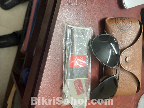 RAY-BAN SUNGLASS ORIGINAL ONE BUT USED FOR A YEAR